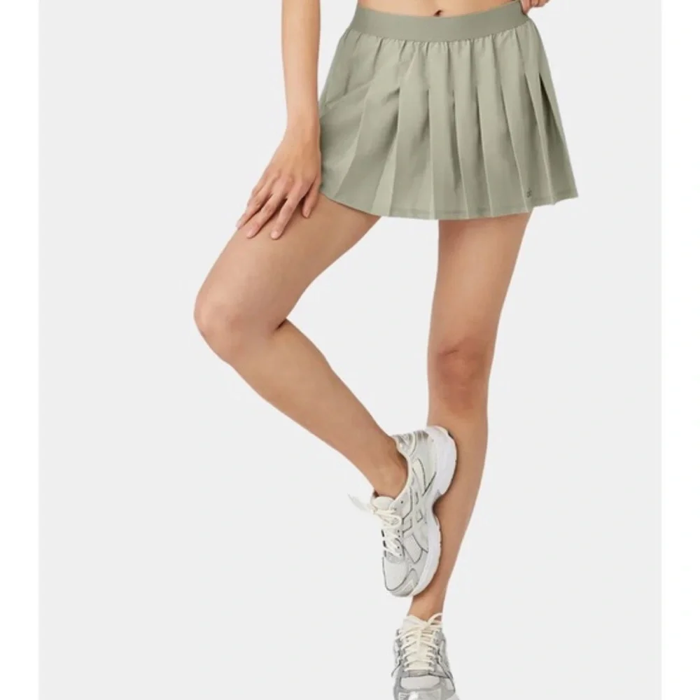 ⭐️ALO Yoga Women Varsity Tennis Skirt Limestone Pleated Elastic Waistband⭐️
